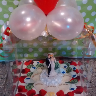 Herzballon auf Geschenkbox
