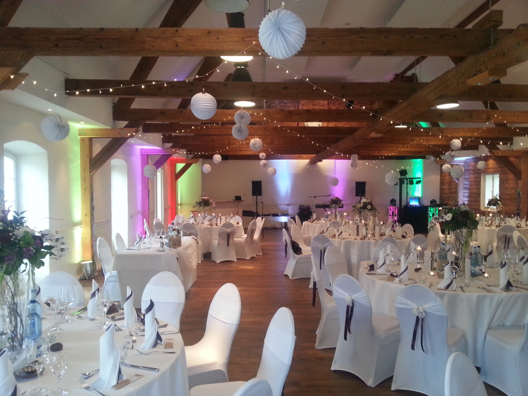 Hochzeits Location mit Lichtdesign von Hochzeit DJ Markus